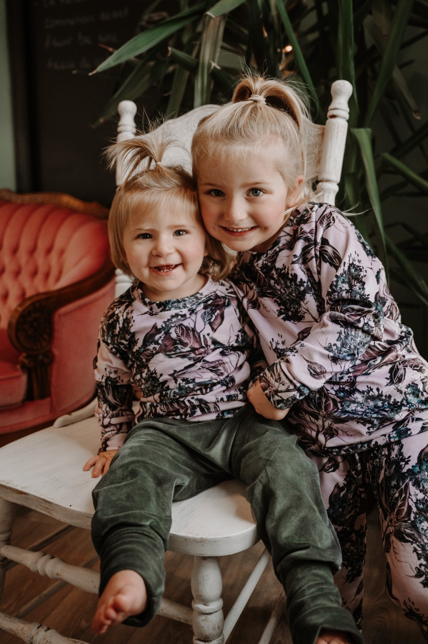 Pantalon détente style jogger vert uni avec bande à la taille et aux chevilles pour bébé et enfant, grandeurs de 3 mois à 6 ans - MomMe et Cie Inc.