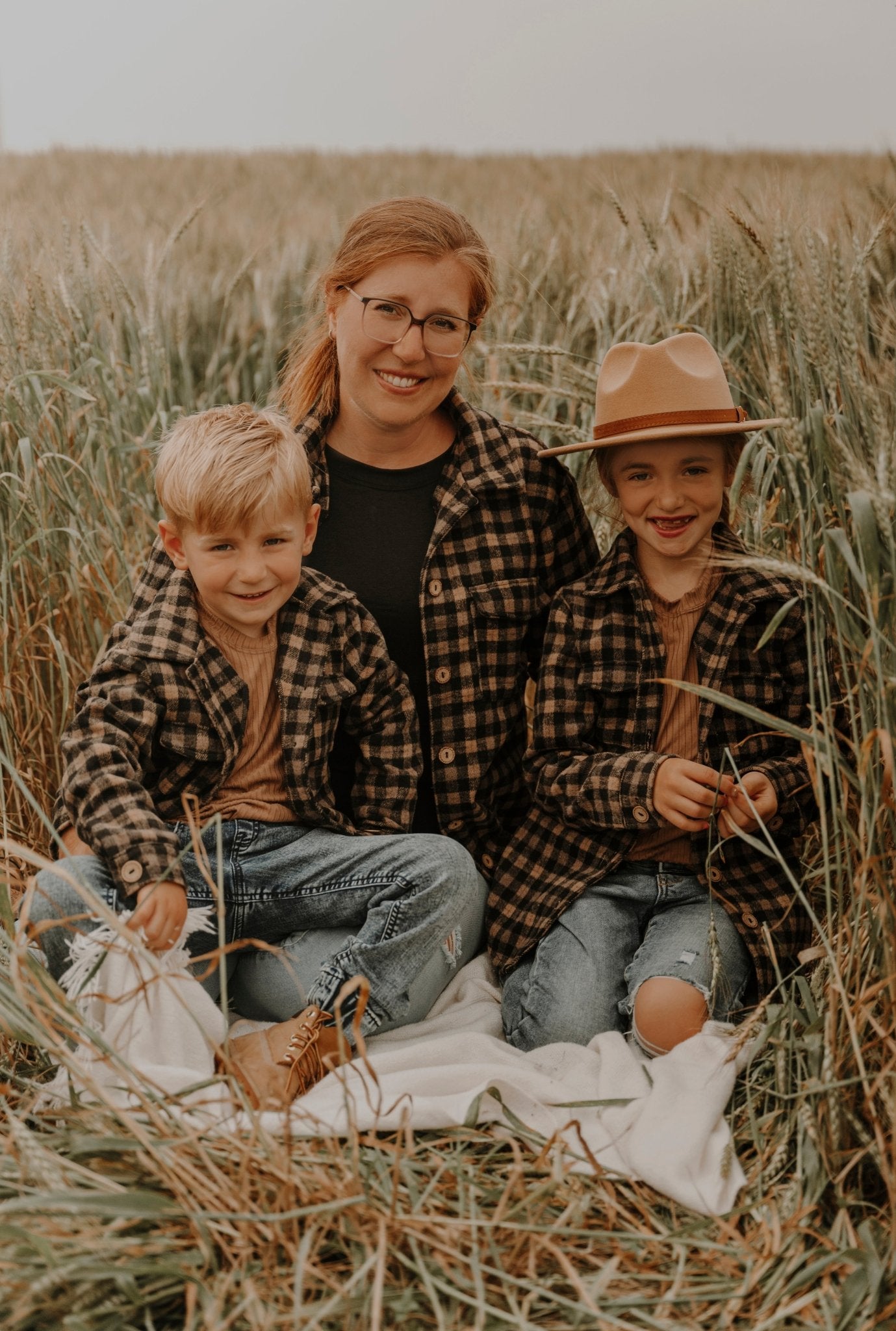 Chemise à carreaux camel pour enfants avec boutons et poches, 2 à 12 ans. - MomMe et Cie Inc.