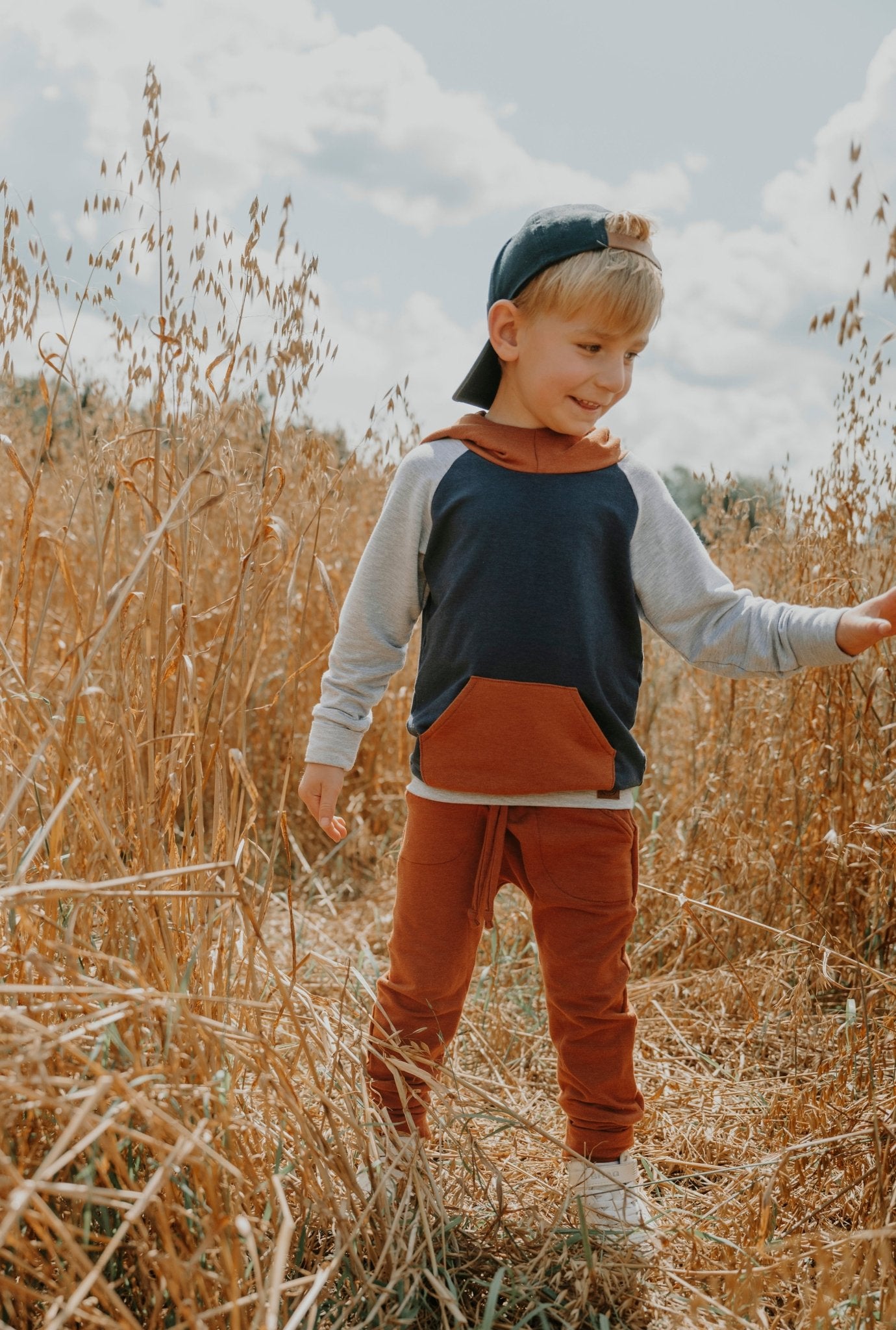 Hoodie évolutif à capuchon Théo en bambou avec poche kangourou, grandeurs 0 à 12 ans. - MomMe et Cie Inc.