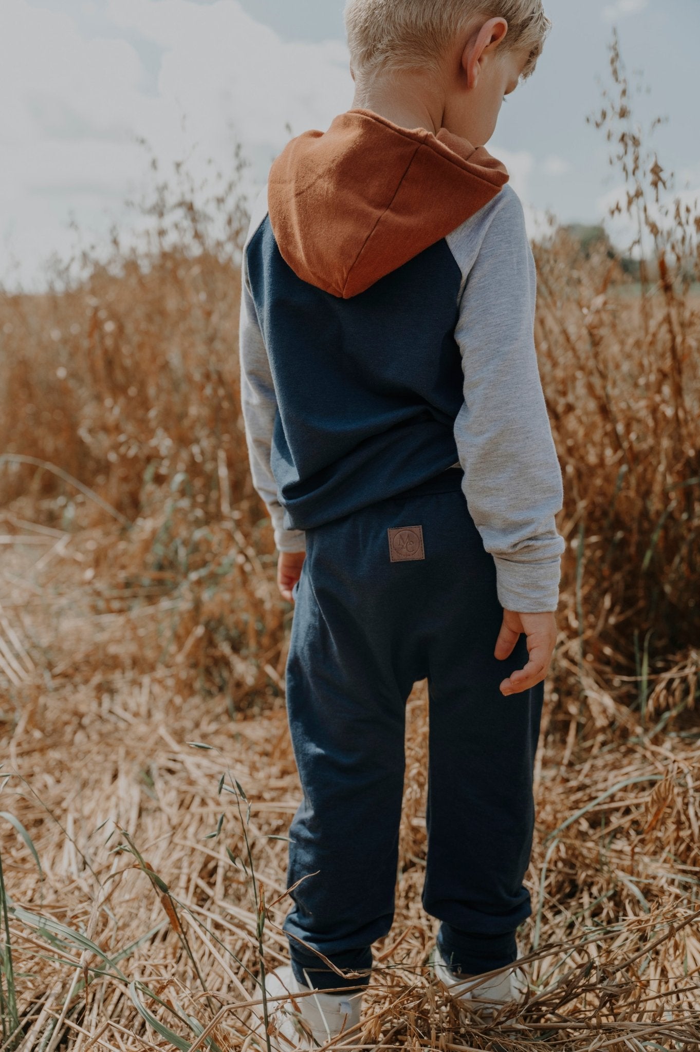 Hoodie évolutif à capuchon Théo en bambou avec poche kangourou, grandeurs 0 à 12 ans. - MomMe et Cie Inc.