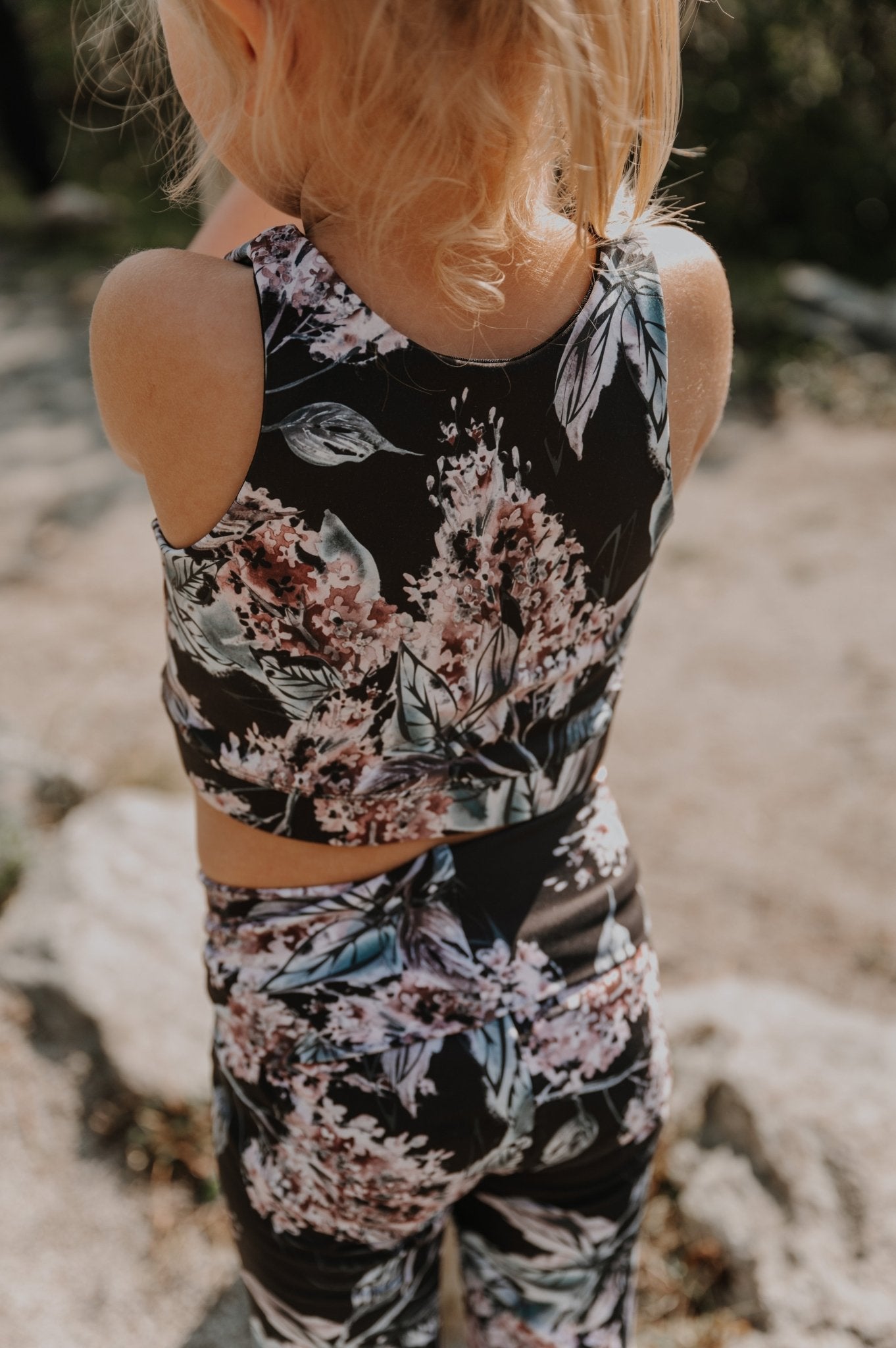 Top de sport pour enfant fleuri - MomMe et Cie Inc.