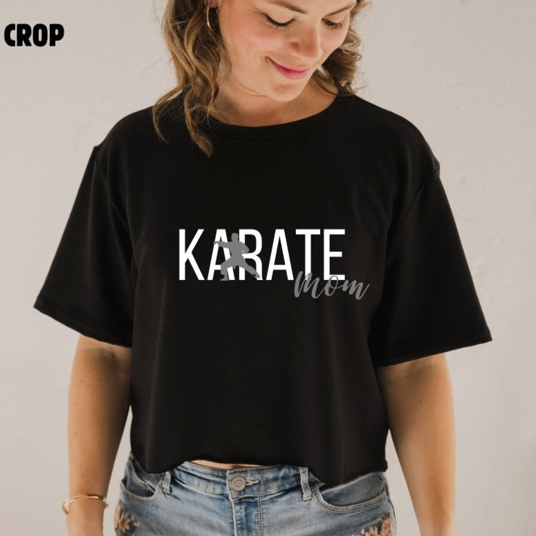 T-shirt crop en bambou noir pour femme. Karate Mom