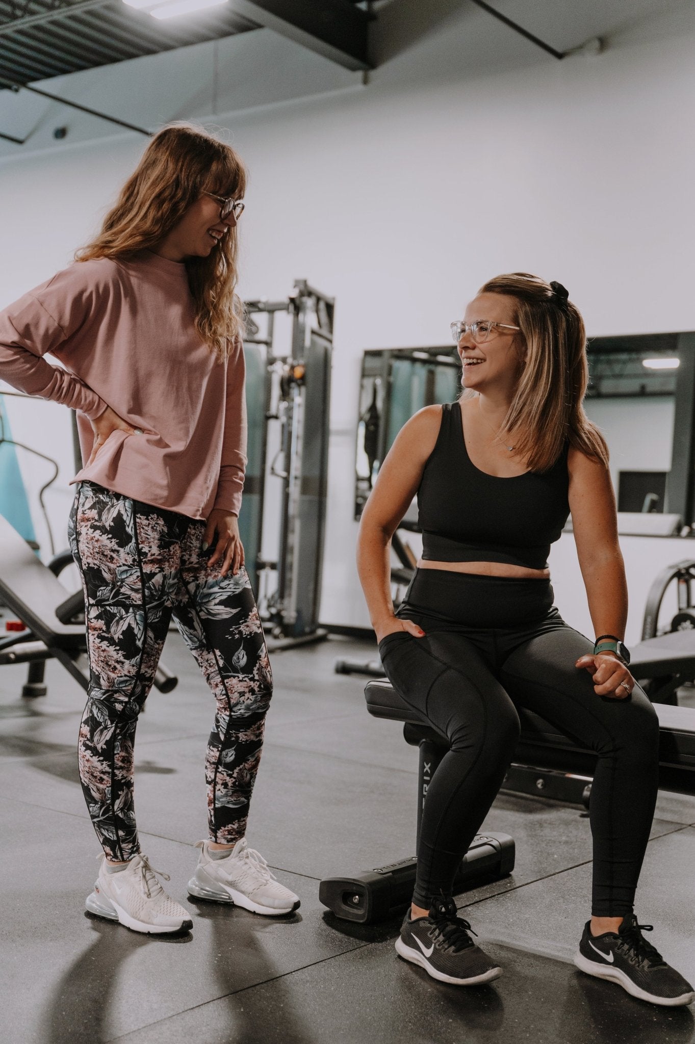 Legging de sport pour femme à taille haute avec poches noir - MomMe et Cie Inc.