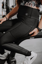 Legging de sport pour femme à taille haute avec poches noir - MomMe et Cie Inc.