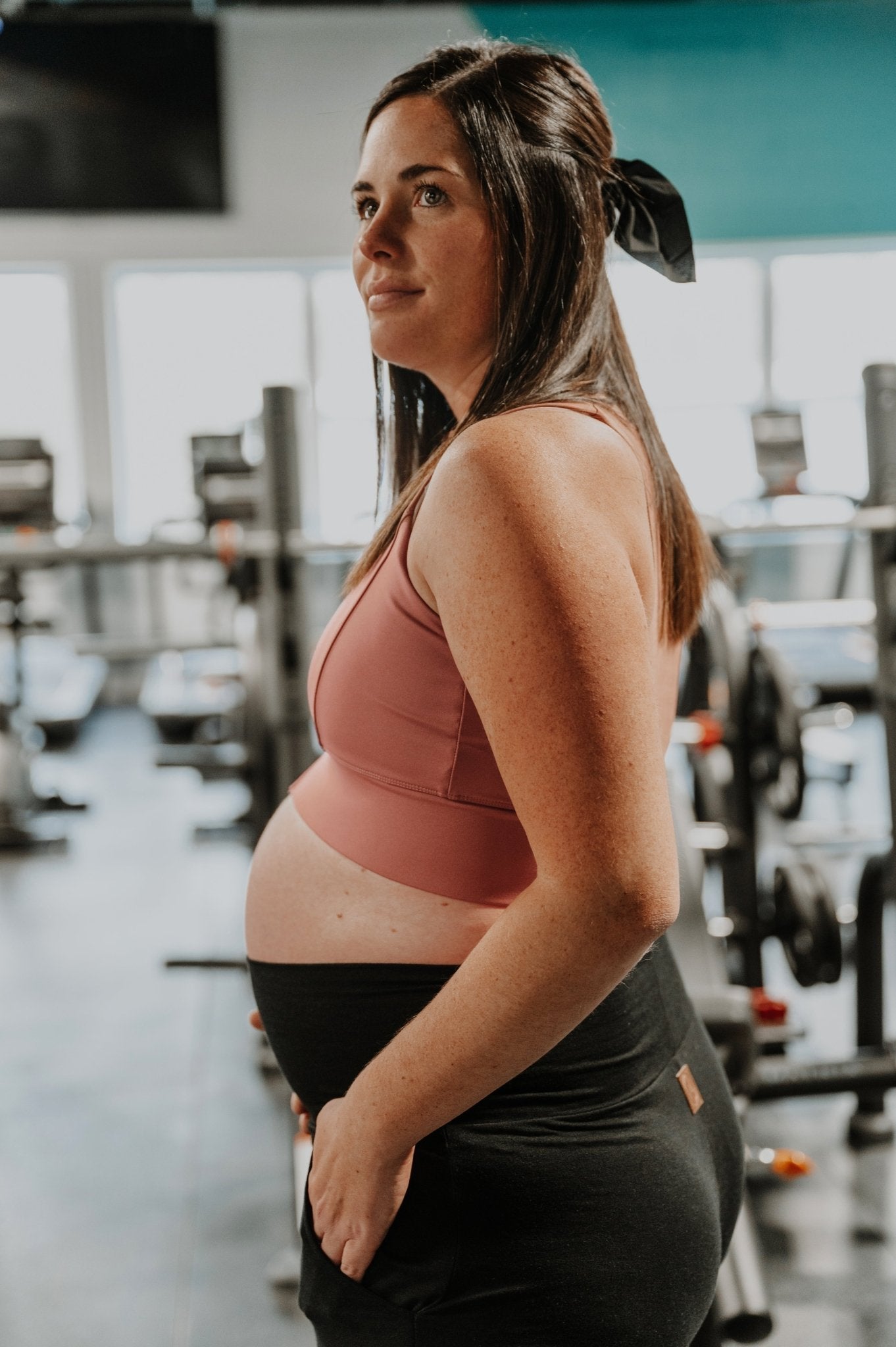 Legging de sport pour femme à taille haute avec poches noir - MomMe et Cie Inc.