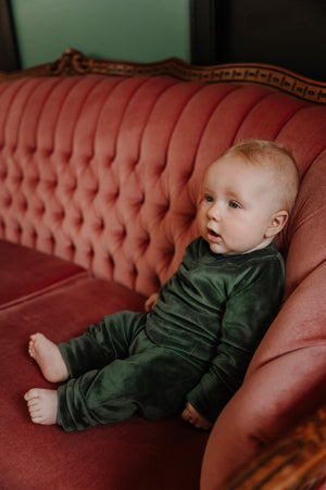 Pantalon détente style jogger vert uni avec bande à la taille et aux chevilles pour bébé et enfant, grandeurs de 3 mois à 6 ans - MomMe et Cie Inc.