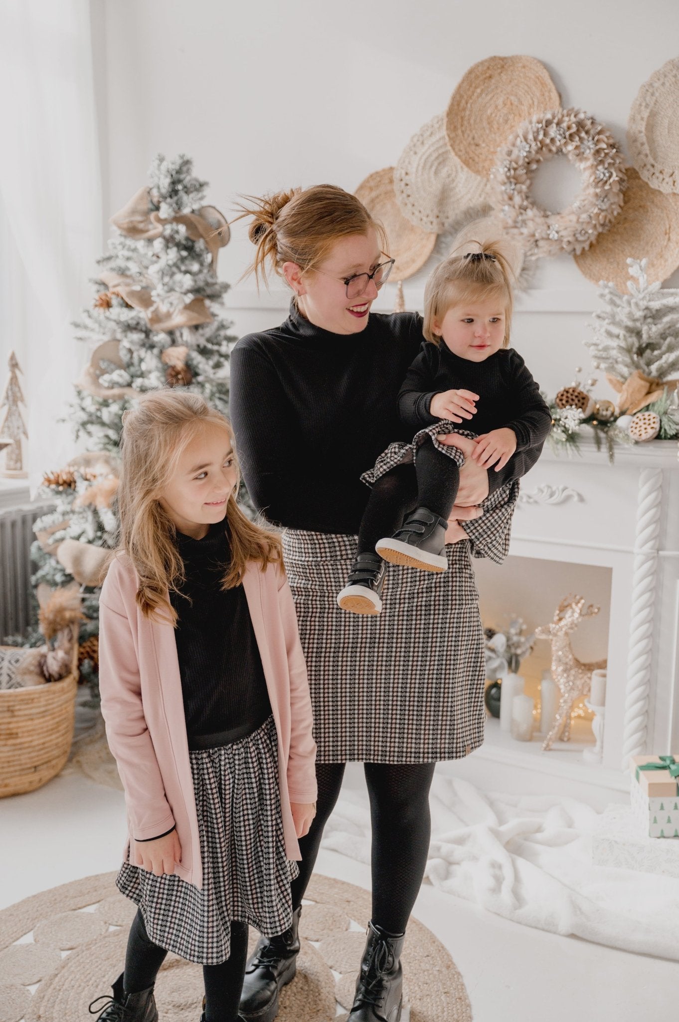 Cardigan Love rose en bambou pour enfant avec poches latérales, grandeurs 2 à 12 ans. - MomMe et Cie Inc.