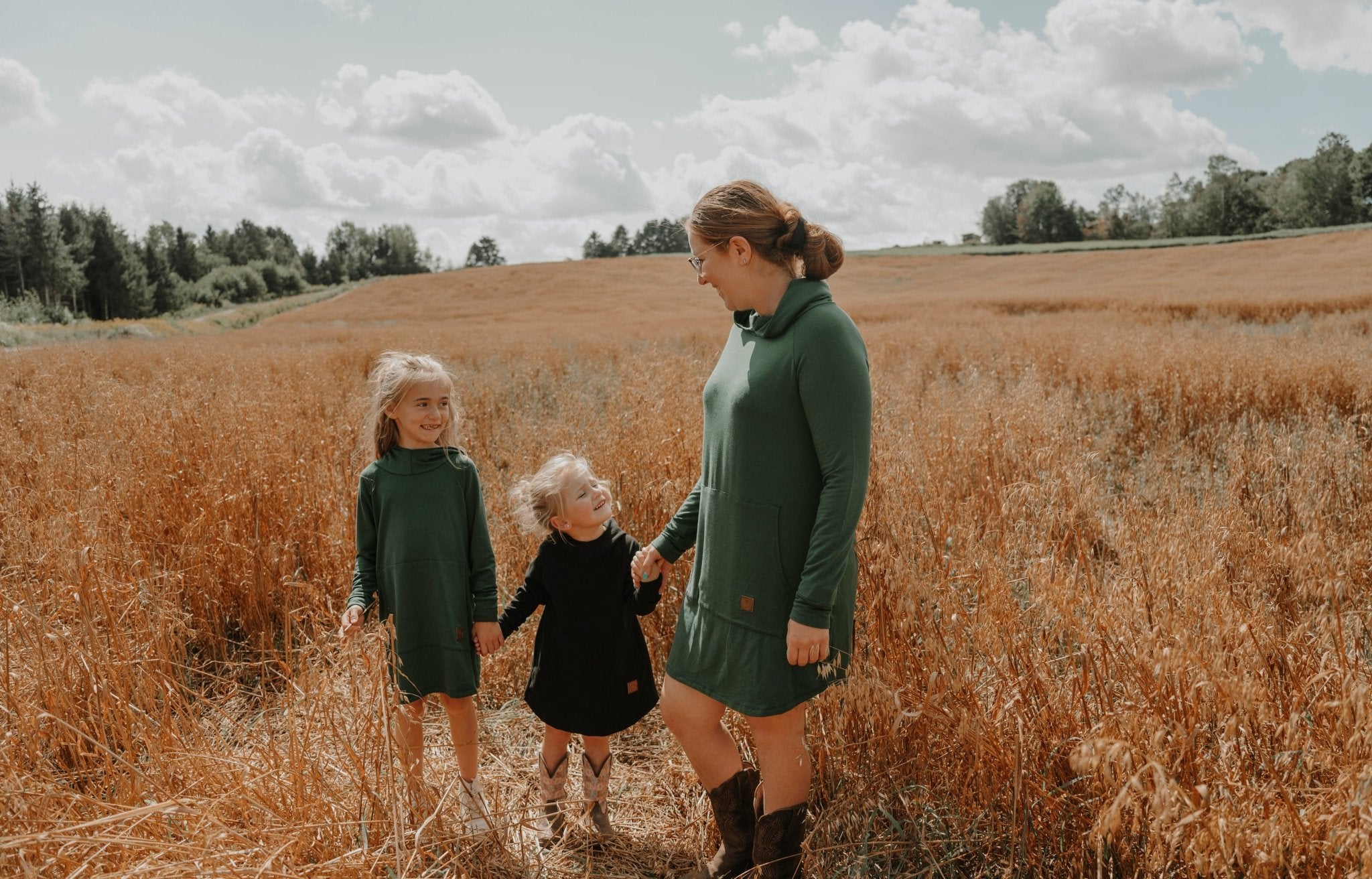 Hoodie dress évolutive vert forêt en bambou avec poche kangourou sans oeillets pour junior, grandeurs 6 à 12 ans - MomMe et Cie Inc.