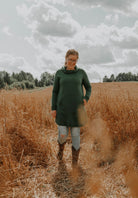 Hoodie dress vert forêt en bambou avec poche kangourou, évasée pour femme - MomMe et Cie Inc.