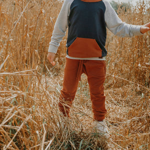 Pantalon évolutif rouille style jogger en bambou pour enfant, grandeurs 0 à 6 ans - MomMe et Cie Inc.