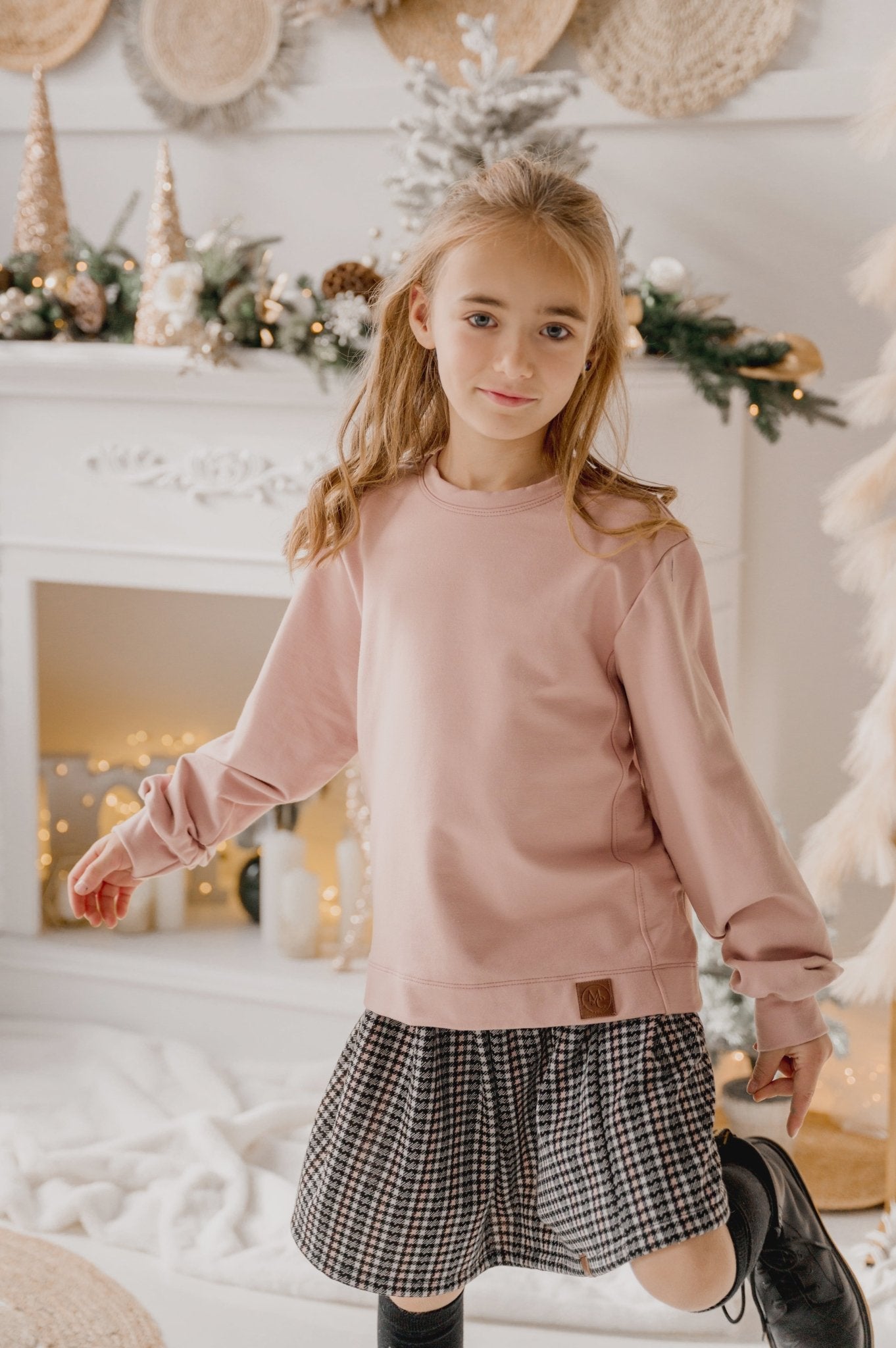 Jupe Marguerite à carreaux roses pour enfant avec une taille élastique et une ceinture ajustable, grandeurs 2 à 10 ans. - MomMe et Cie Inc.