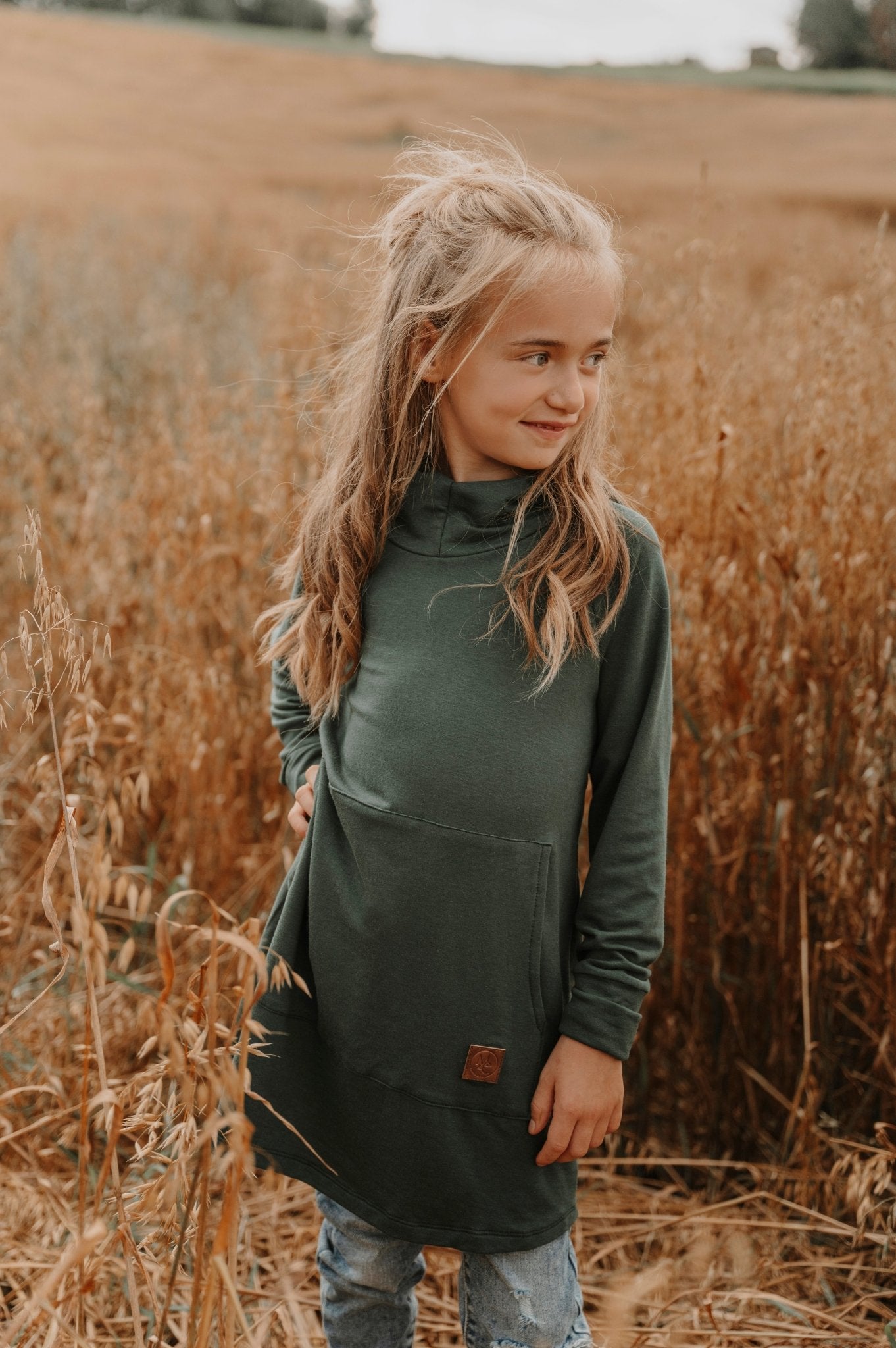 Hoodie dress évolutive vert forêt en bambou avec poche kangourou sans oeillets pour junior, grandeurs 6 à 12 ans - MomMe et Cie Inc.