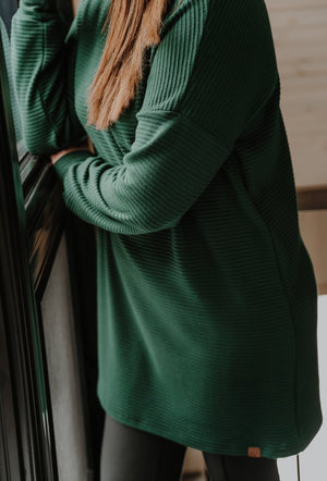 Robe Lili à manche longue en lainage vert pour femmes, idéale pour la maternité. - MomMe et Cie Inc.