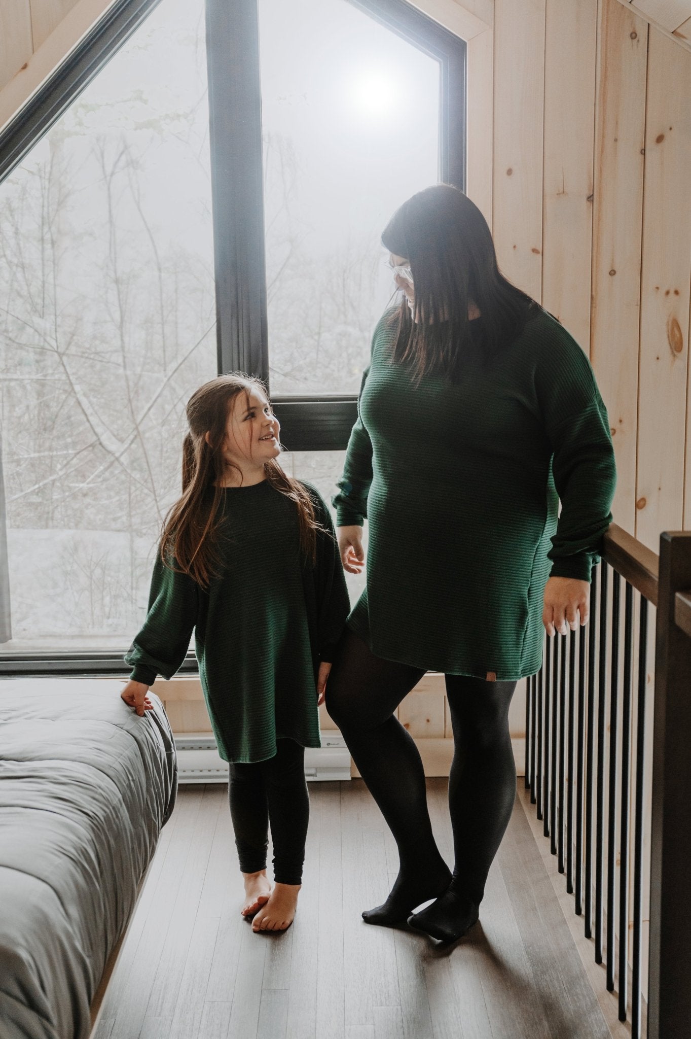 Robe Lili à manche longue en lainage vert pour femmes, idéale pour la maternité. - MomMe et Cie Inc.