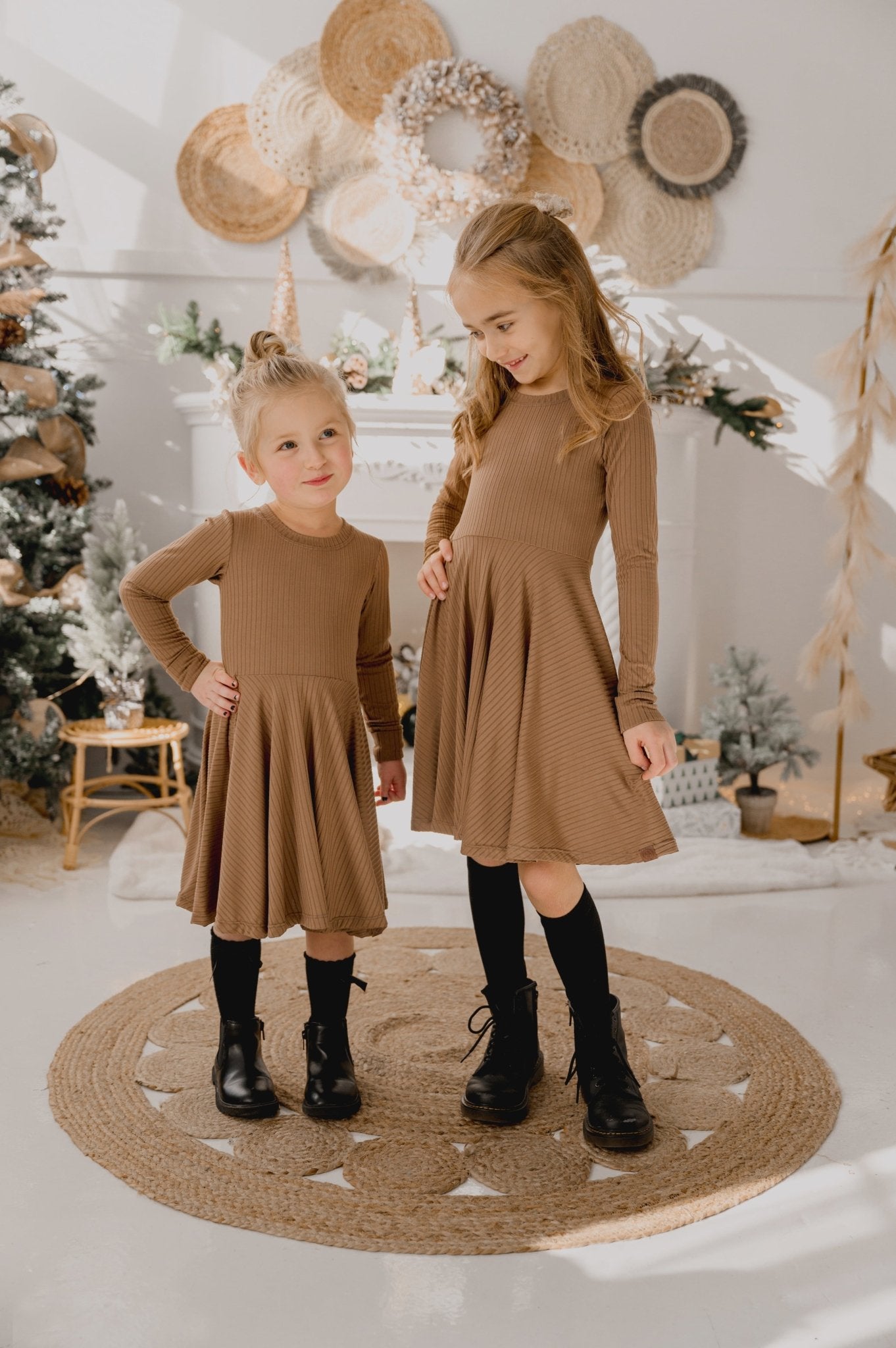 Robe qui tourne à manche longue moka pour bébé et enfant, grandeurs 6 mois à 6 ans - MomMe et Cie Inc.