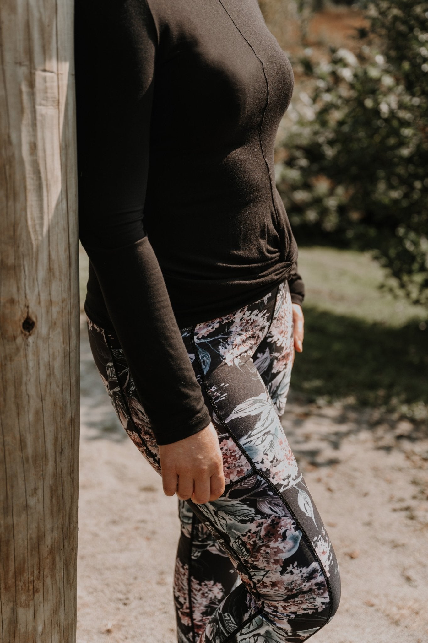 Legging de sport pour femme à taille haute avec poches fleuri - MomMe et Cie Inc.