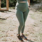 Legging de sport pour femme à taille haute avec poches vert - MomMe et Cie Inc.