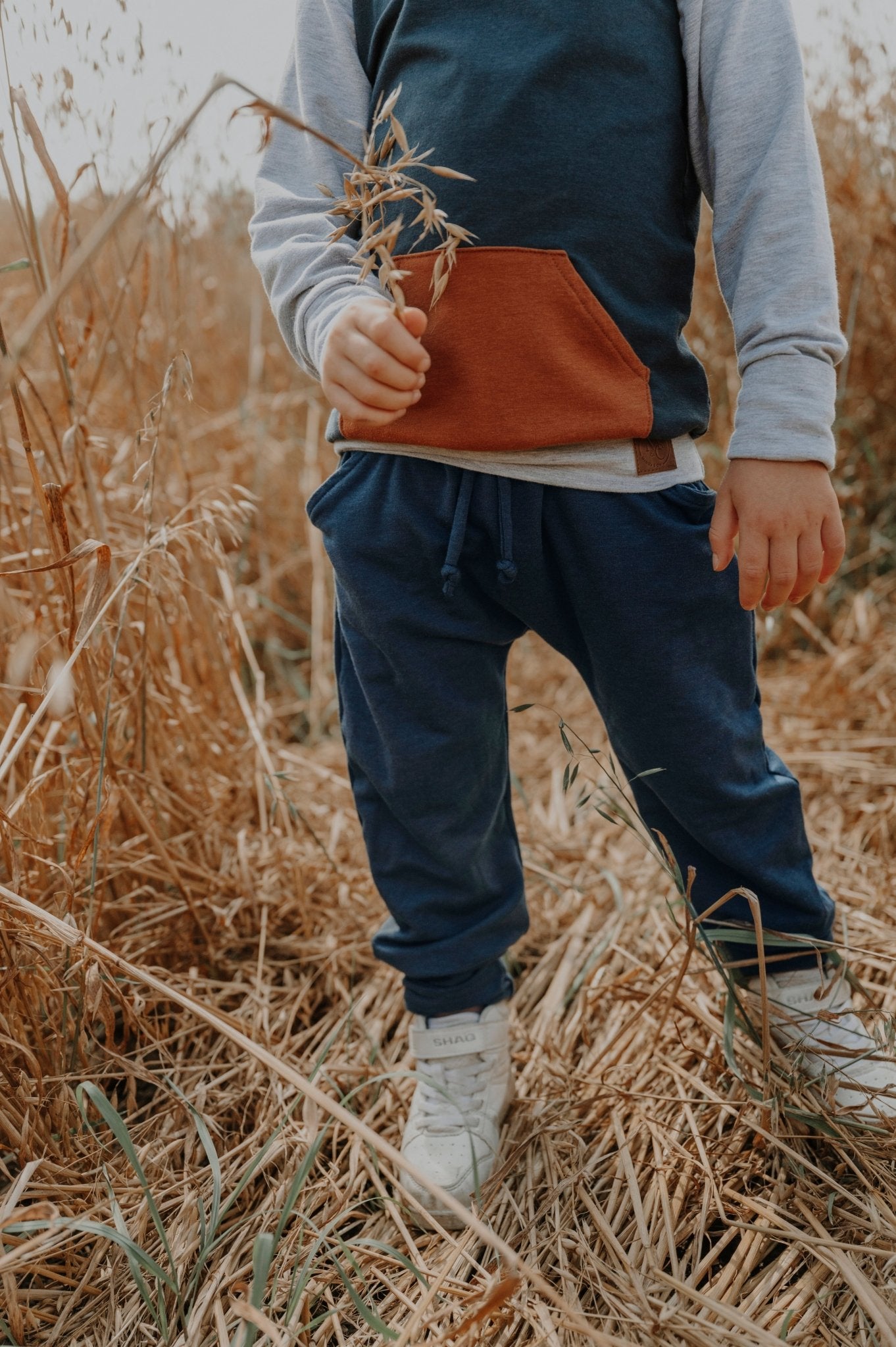 Pantalon évolutif marine style jogger en bambou pour enfant, grandeurs 0 à 6 ans - MomMe et Cie Inc.