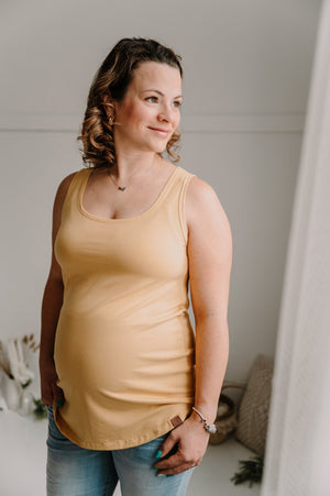 Camisole pour femme jaune en bambou avec le bas arrondi et les bretelles larges. Idéale pour la maternité. (fin saison)